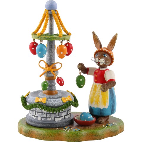Bunny at Easter Well Original HUBRIG Wooden Figuren - TEMPORARILY OUT OF STOCK